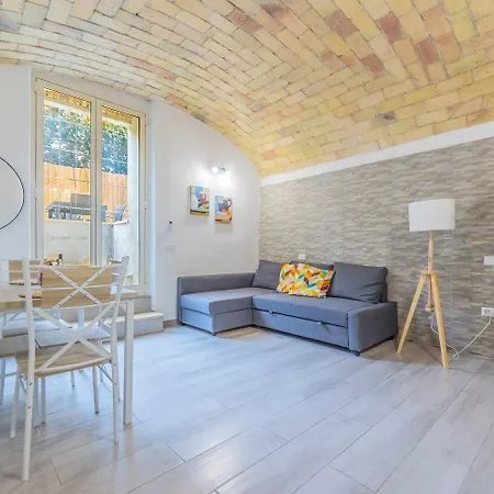 Apartment Loft Con Jacuzzi, A 20 M Colosseo Rome