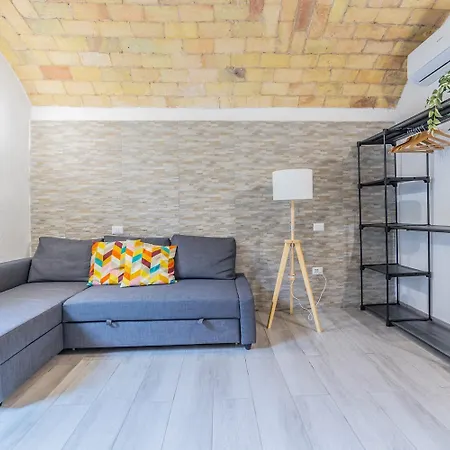 Apartment Loft Con Jacuzzi, A 20 M Colosseo Rome