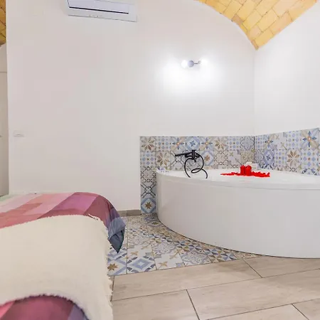 Loft Con Jacuzzi, A 20 M Colosseo Apartment *