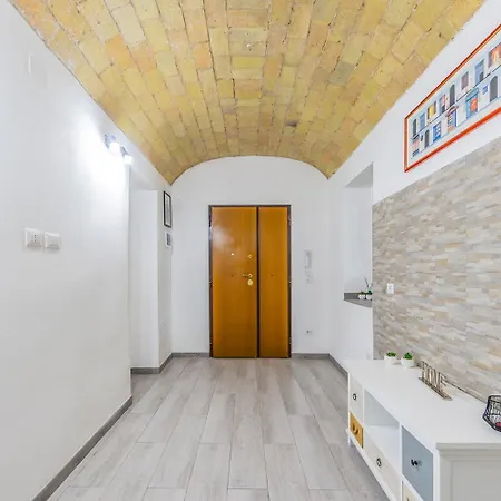 Loft Con Jacuzzi, A 20 M Colosseo Apartment *