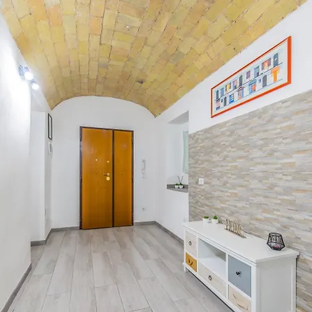 Loft Con Jacuzzi, A 20 M Colosseo Apartment Rome
